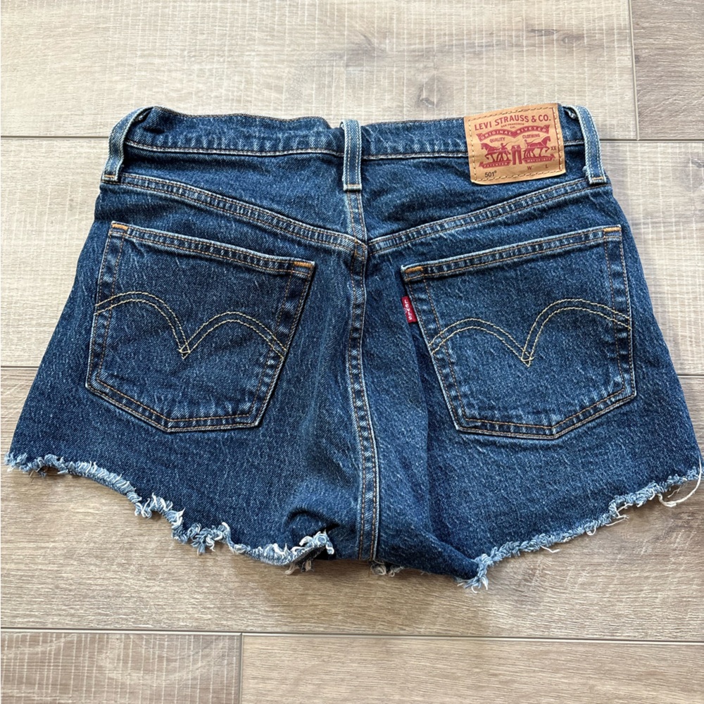 Levi’s 501 Dark Wash Denim Women Shorts - Picture 4 of 6